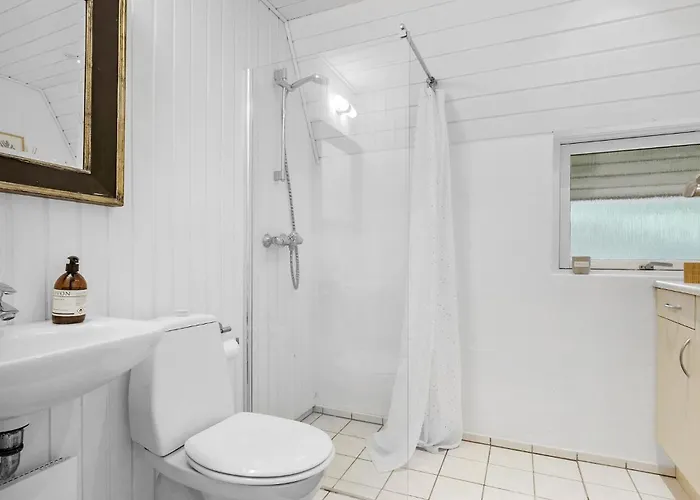 3 Bedroom Stunning In Holiday home Hojslev