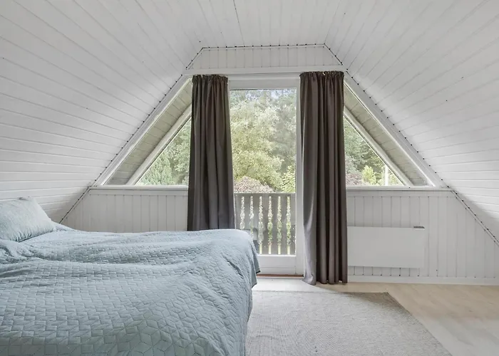 3 Bedroom Stunning In Holiday home Hojslev